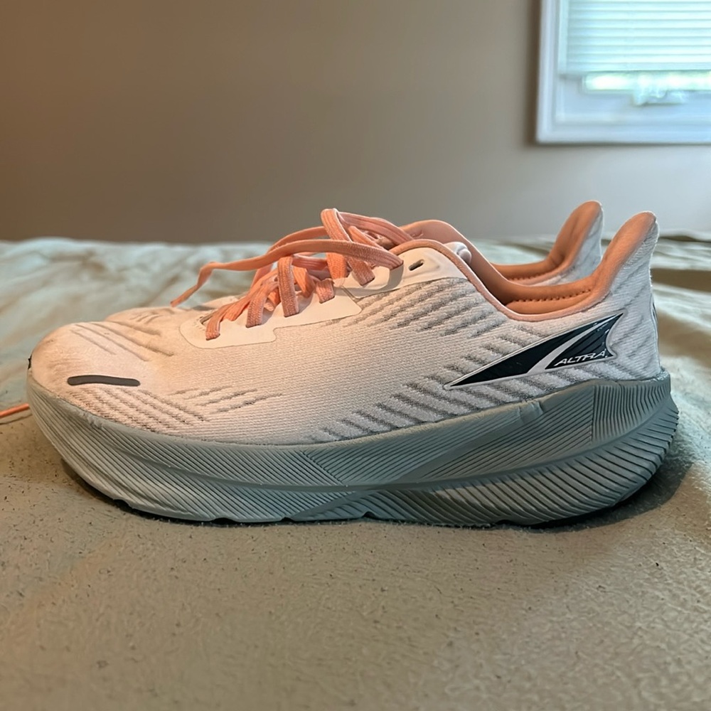 Women’s Altra FWD Experience size 6 in lightly used condition